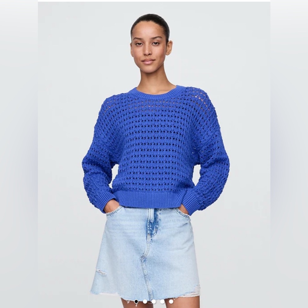 Gap Women's Blue Sweater size medium NWT